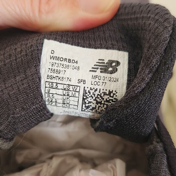 New Balance men's 9  medium women's 10.5 wide Fresh Foam X More V4 Running Shoe - Picture 7 of 8